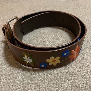 Embroidered ladies belt.